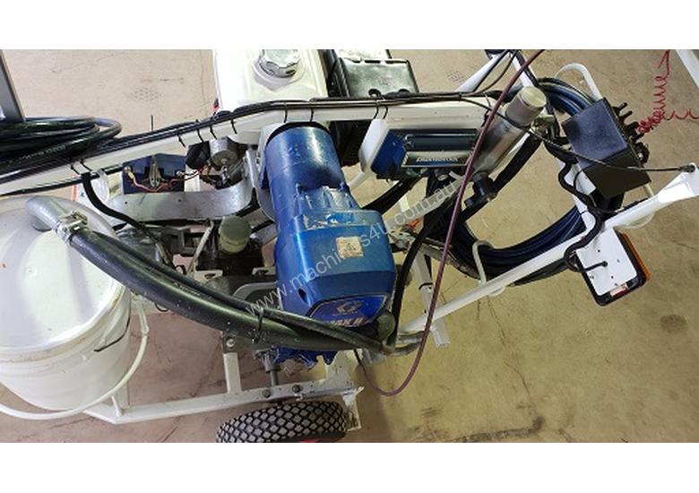 caption 2010 Self Propelled A1 Roadlines Graco Hydrostatic Line Marking Machine GMAX II 7900 PD-SC
