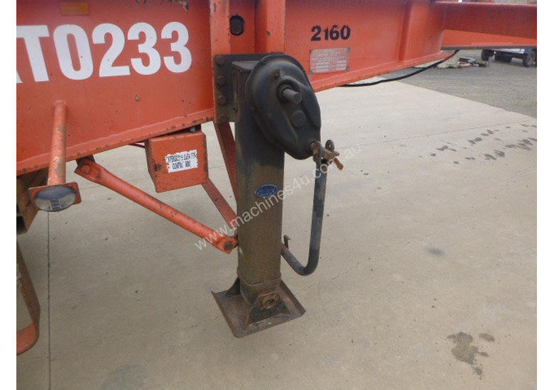 caption Barker Semi Skel Trailer