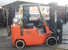 Nissan Forklift 3 Ton 5700mm Lift Container mast New Paint Negotiable - picture0' - Click to enlarge