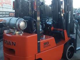 Nissan Forklift 3 Ton 5700mm Lift Container mast New Paint Negotiable - picture1' - Click to enlarge