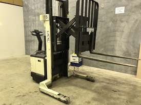 Fork Lift Reach Stacker - picture1' - Click to enlarge
