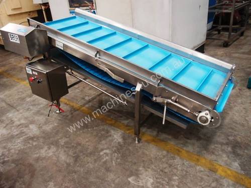 Incline Cleated Belt Conveyor, 1900mm L x 600mm W x 950mm H