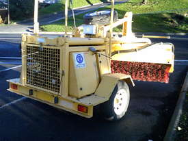 SE6T BONNE towed boom , 2009 , 590 hrs ex goverment - picture1' - Click to enlarge