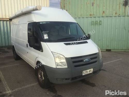 2010 Ford Transit 140 T350