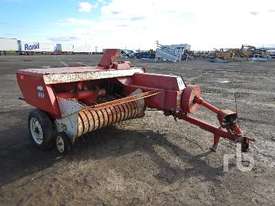 INTERNATIONAL HARVESTER 440T Baler - picture0' - Click to enlarge