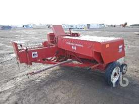 INTERNATIONAL HARVESTER 440T Baler - picture1' - Click to enlarge