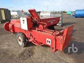 INTERNATIONAL HARVESTER 440T Baler - picture2' - Click to enlarge