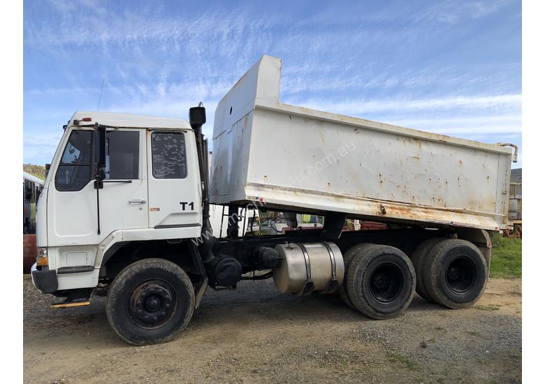 caption MITSUBISHI FV 458 -TANDEM