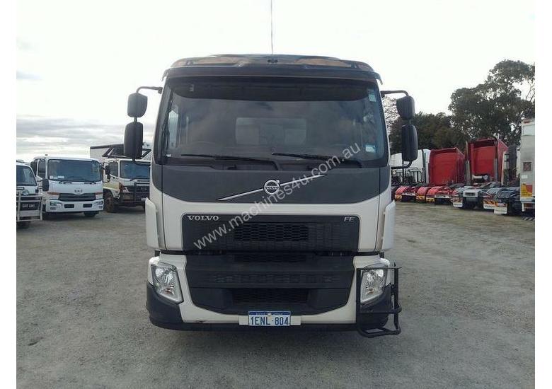 caption Volvo FE 300