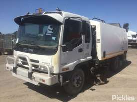 2001 Isuzu FRR500 - picture2' - Click to enlarge