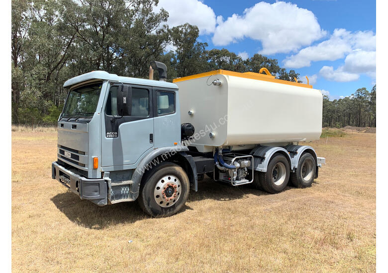 caption Iveco Acco 2350G Water truck Truck