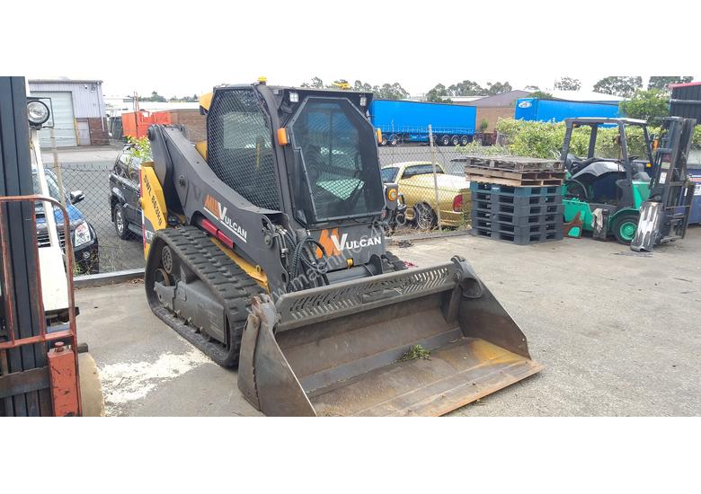 caption 2013 Volvo MCT85 Skid Steer Loader