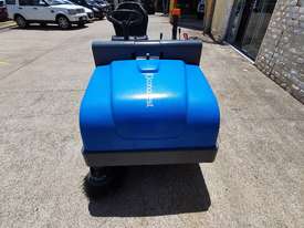 Conquest PB115E Ride on Electric sweeper. low hours - picture0' - Click to enlarge