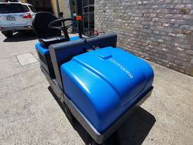 Conquest PB115E Ride on Electric sweeper. low hours - picture1' - Click to enlarge