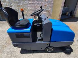 Conquest PB115E Ride on Electric sweeper. low hours - picture2' - Click to enlarge