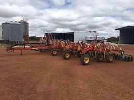 Bourgault 8810 Seeder Bar Seeding/Planting Equip - picture0' - Click to enlarge