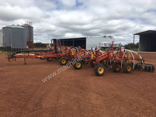 Bourgault 8810 Seeder Bar Seeding/Planting Equip