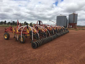 Bourgault 8810 Seeder Bar Seeding/Planting Equip - picture0' - Click to enlarge