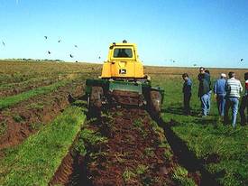 110 Magnum 6-disk Trailing Bedding Plow - picture0' - Click to enlarge