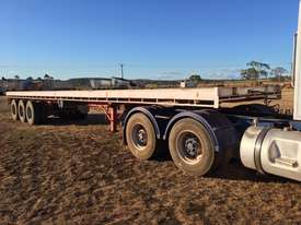 42ft FRUEHAUF tri axle flat top trailer - picture0' - Click to enlarge