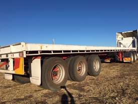 42ft FRUEHAUF tri axle flat top trailer - picture0' - Click to enlarge