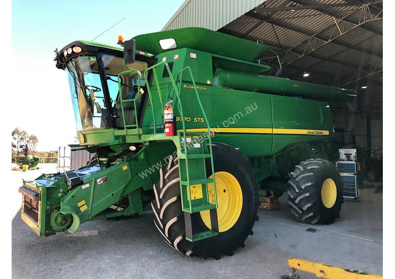 caption John Deere 9770 STS Header(Combine) Harvester/Header