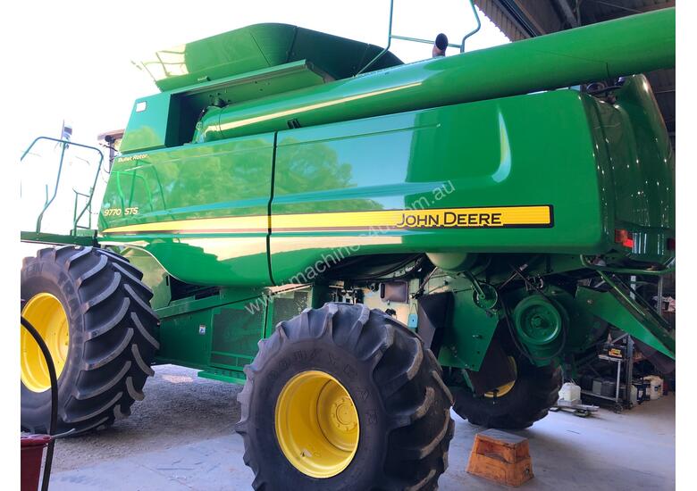 caption John Deere 9770 STS Header(Combine) Harvester/Header