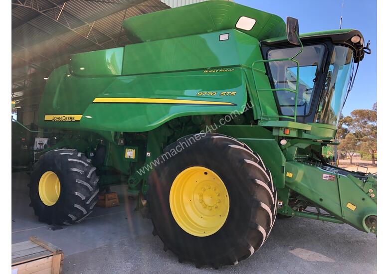 caption John Deere 9770 STS Header(Combine) Harvester/Header