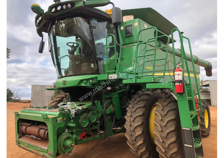 caption John Deere S670 Header(Combine) Harvester/Header