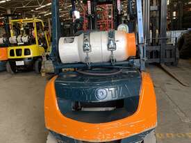Toyota 8FG-25 Forklift  - picture1' - Click to enlarge