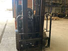 Toyota 8FG-25 Forklift  - picture2' - Click to enlarge