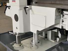 Servo Driven Heavy Duty Universal Milling Machine 1600MM X 500MM tABLE - picture2' - Click to enlarge