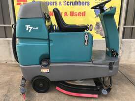 Tennant T7 Compact Ride On Floor Scrubber ONLY 327hrs - picture0' - Click to enlarge