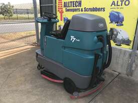 Tennant T7 Compact Ride On Floor Scrubber ONLY 327hrs - picture1' - Click to enlarge