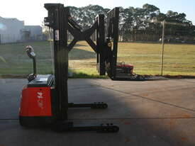 Heli CQDH14-850 Electric Walkie Reach Stacker - picture2' - Click to enlarge