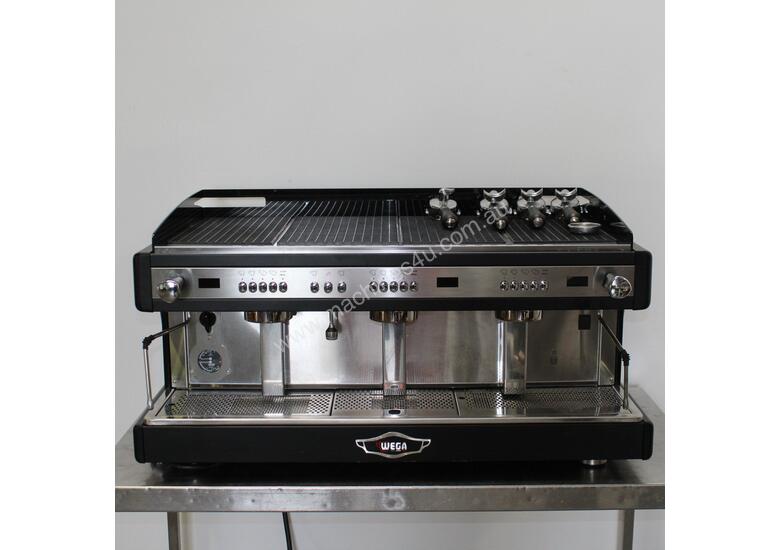 Used wega Wega AIRY 3 Group Coffee Machine Coffee Machines in