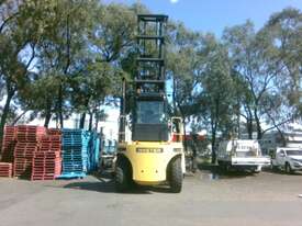 9.0T Diesel Empty Container Handler - picture1' - Click to enlarge