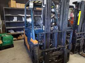Toyota 2.5ton gas counter balance forklift  - picture1' - Click to enlarge