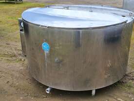 1,800lt STAINLESS STEEL TANK, MILK VAT - picture0' - Click to enlarge
