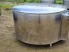 1,800lt STAINLESS STEEL TANK, MILK VAT - picture2' - Click to enlarge