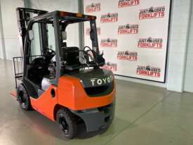 2014 TOYOTA 8FG25 SN/ 42929 2.5 TON 2500 KG CAPACITY LPG GAS/ & PETROL   FORKLIFT 3700 MM CLEAR VIEW - picture0' - Click to enlarge