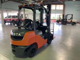 2014 TOYOTA 8FG25 SN/ 42929 2.5 TON 2500 KG CAPACITY LPG GAS/ & PETROL   FORKLIFT 3700 MM CLEAR VIEW - picture1' - Click to enlarge