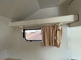 Toyota Hilux Motorhome/Camper-Van RVs - picture2' - Click to enlarge