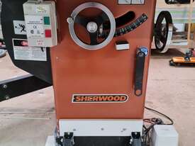 Cabinet Saw/Table saw with plenty of accessories - picture0' - Click to enlarge