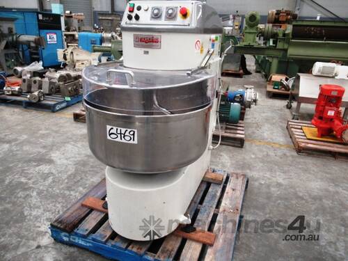 Spiral Hook Dough Mixer, Capacity: 90kg