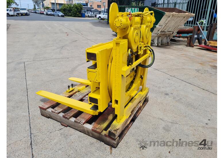 Used CASCADE Rotating fork clamp Forklift Clamps & Grabs in , Listed