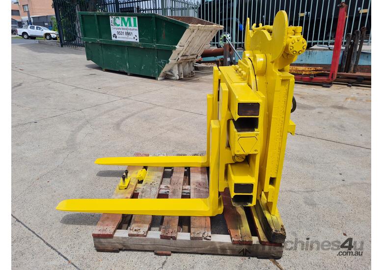 Used CASCADE Rotating fork clamp Forklift Clamps & Grabs in , Listed