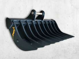 *BRAND NEW* 1 - 2 TONNE 700mm HEAVY DUTY STICK RAKE INC. CUSTOM HITCH - picture0' - Click to enlarge