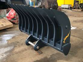 *BRAND NEW* 1 - 2 TONNE 700mm HEAVY DUTY STICK RAKE INC. CUSTOM HITCH - picture2' - Click to enlarge
