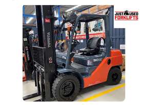 TOYOTA 32-8FG30 S/N 61776 DUAL FUEL LPG/PETROL FORKLIFT 3 TON CAPACITY ***LOCATED IN SYDNEY NSW***  - picture2' - Click to enlarge